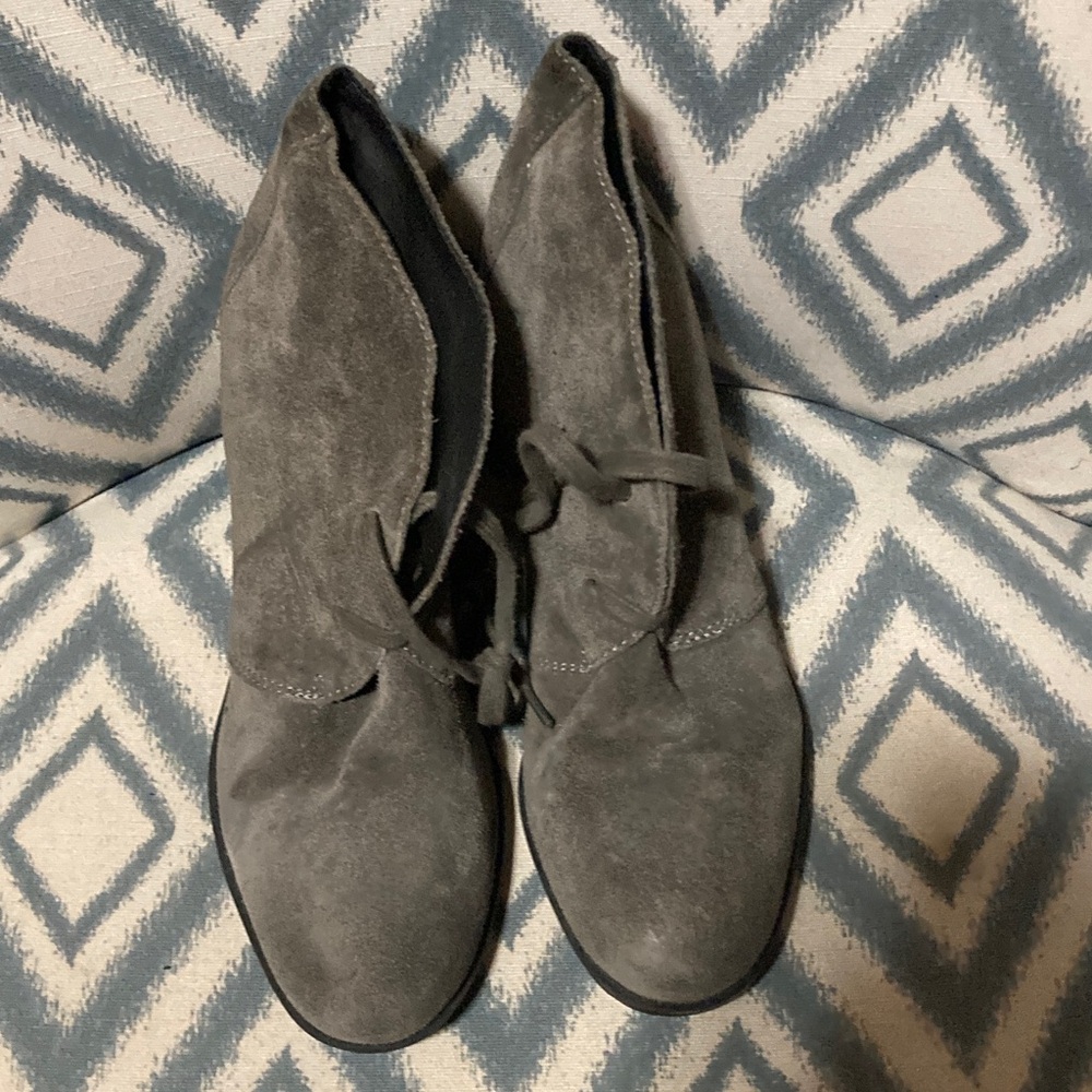 Gray‎ Suede Ankle Boots 7 🌸